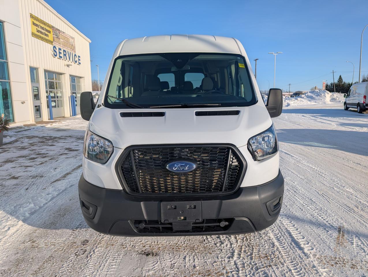 2023 Ford Transit Passenger Wagon XL Photo2
