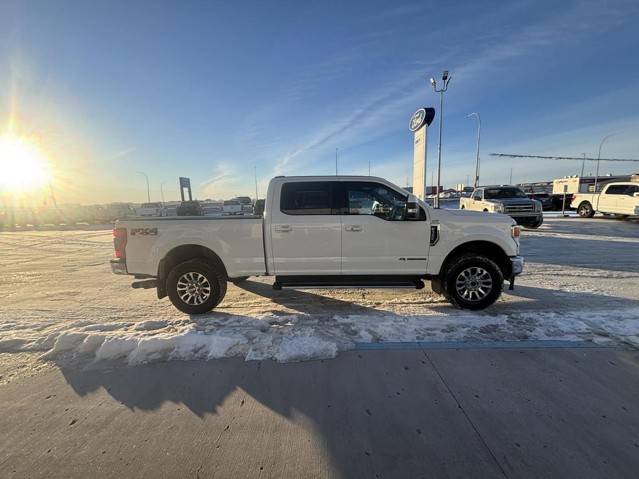 2022 Ford F-350 Super Duty Lariat Photo3