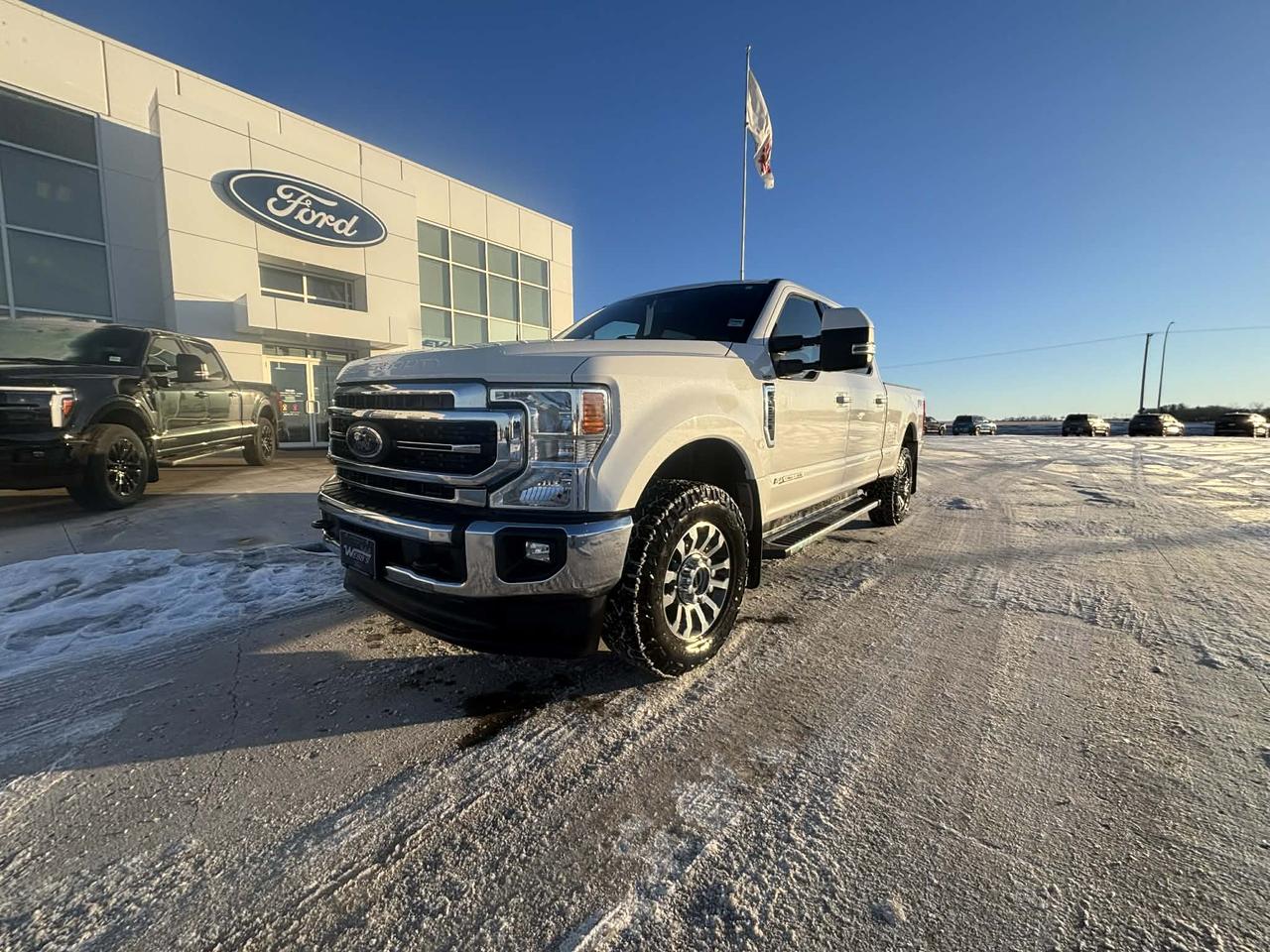 2022 Ford F-350 Super Duty Lariat Photo1