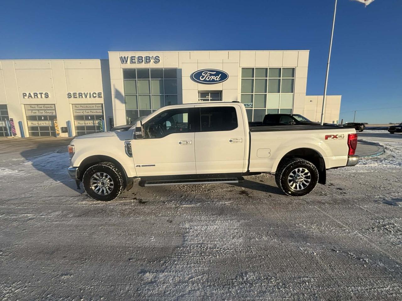 2022 Ford F-350 Super Duty SRW LARIAT 4WD CREW CAB 6.75' BOX Photo4