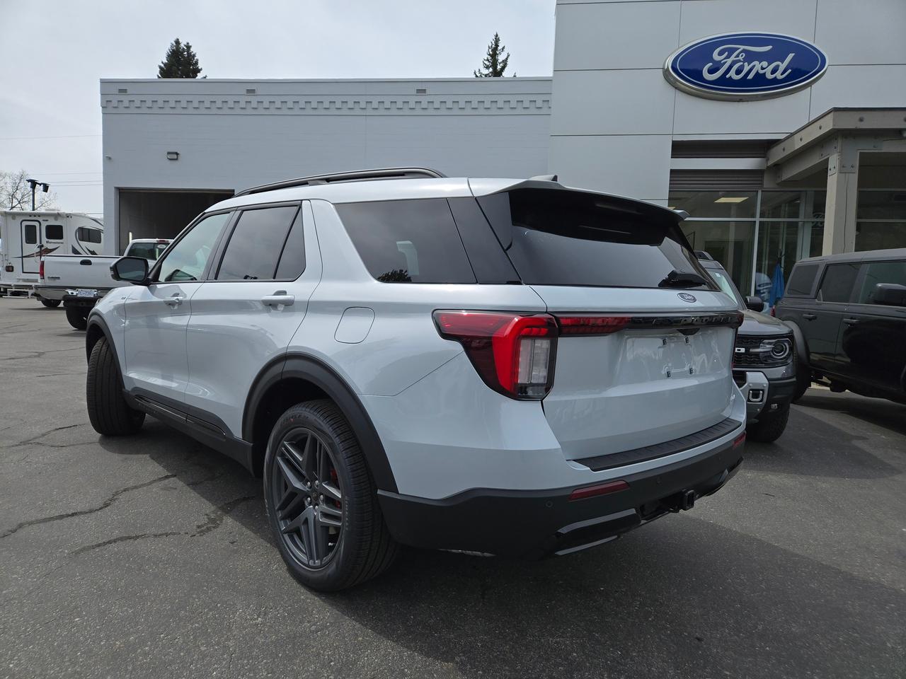 2026 Ford Explorer ST-Line Photo4