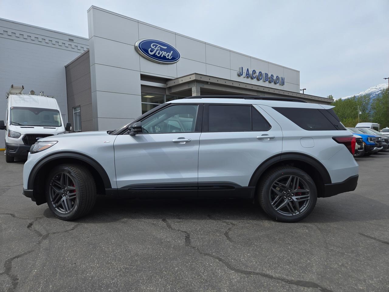 2026 Ford Explorer ST-Line Photo1