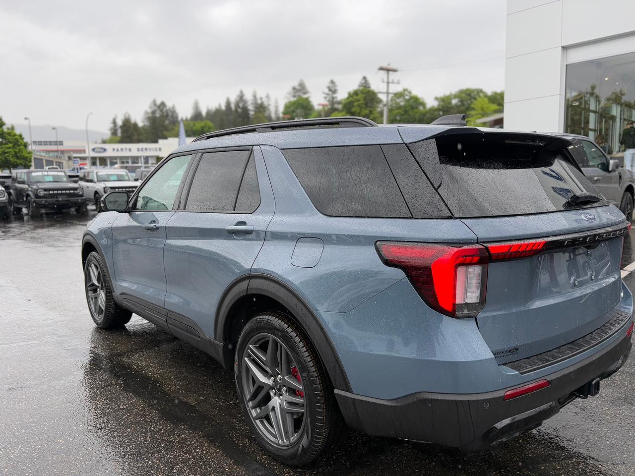2026 Ford Explorer ST-Line Photo2