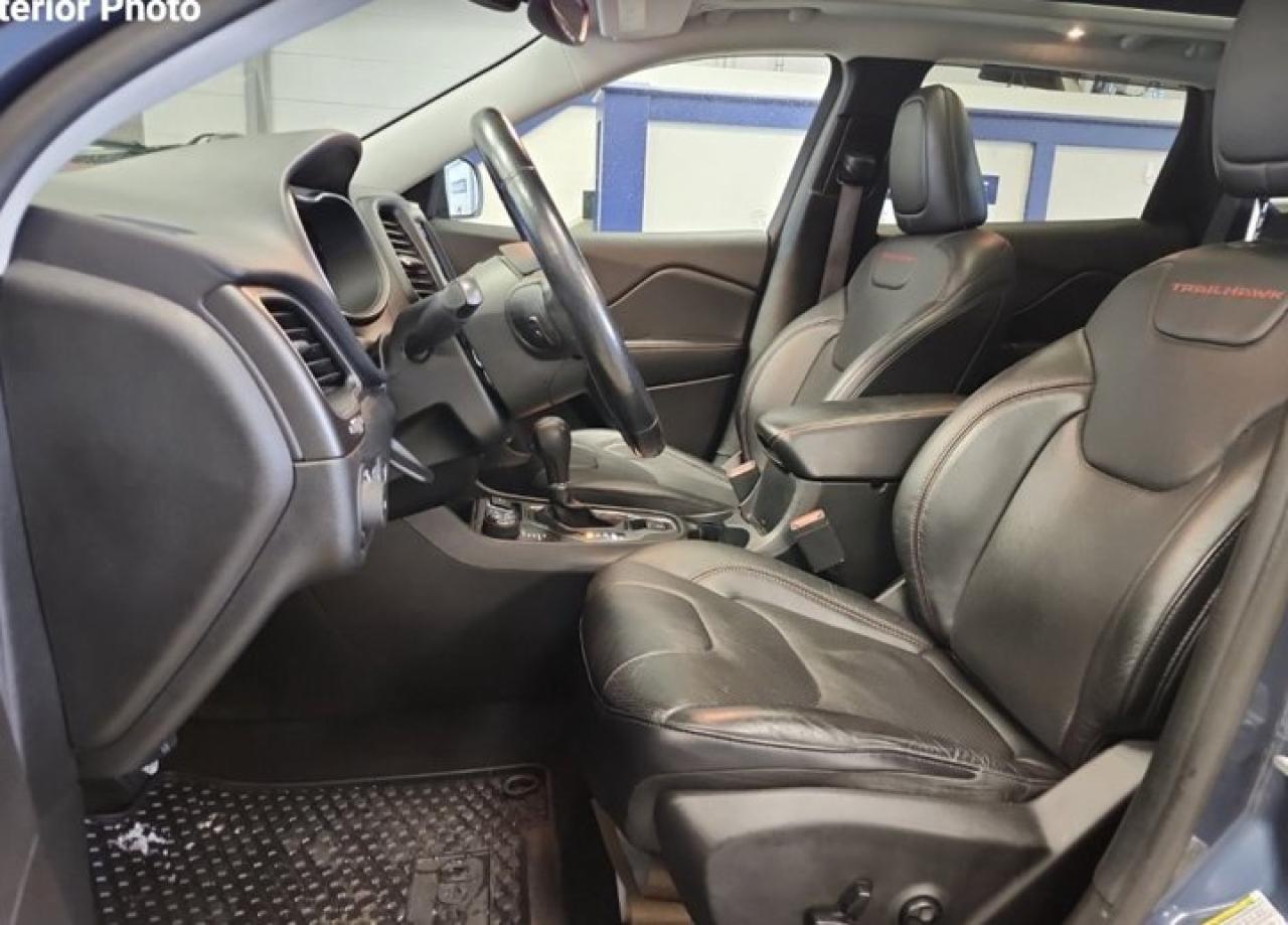 2019 Jeep Cherokee Trailhawk Elite 4WD | V6 | Tow Pkg | Leather | Sunroof | Nav | BSM | Cooled + Heated Seats & More ! Photo