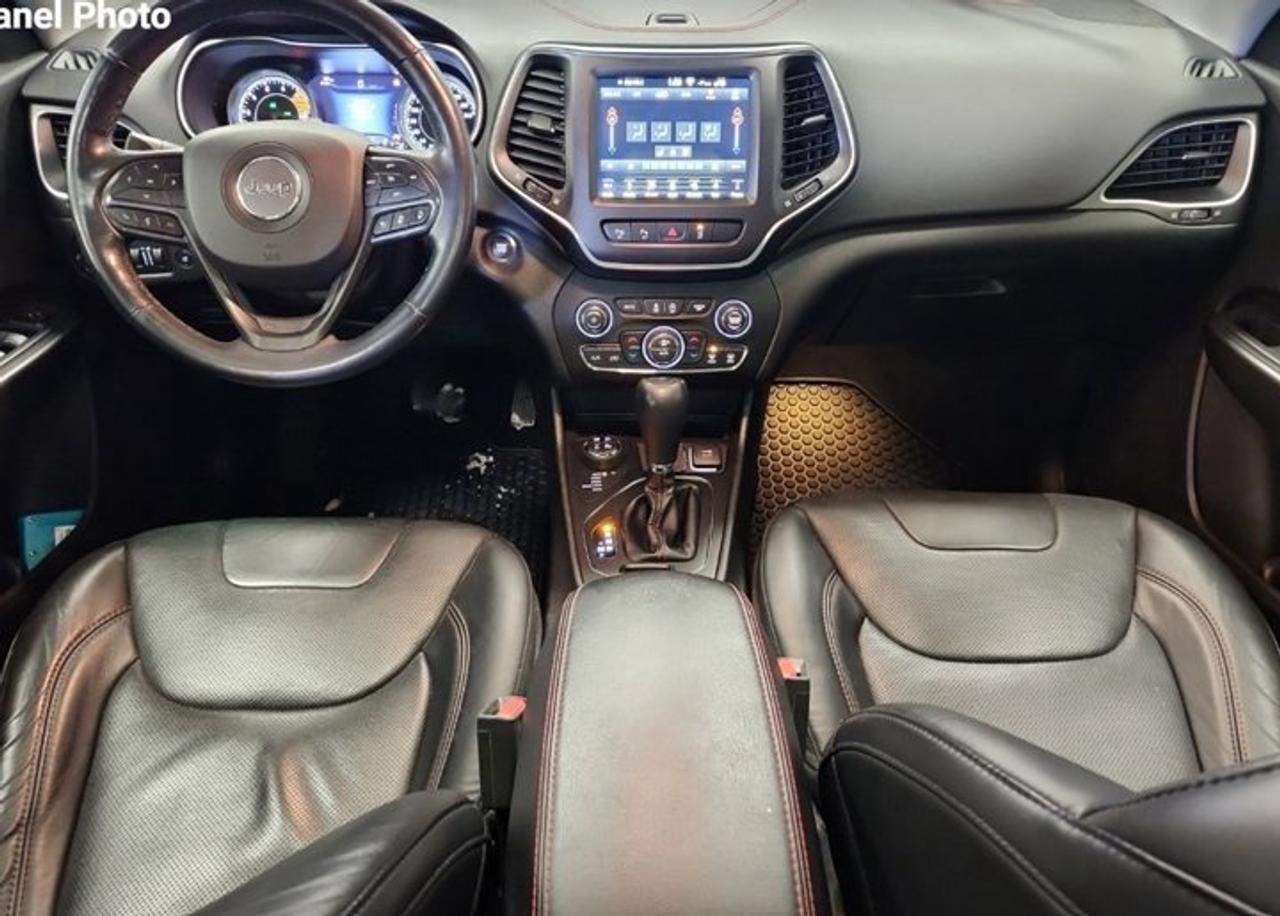 2019 Jeep Cherokee Trailhawk Elite 4WD | V6 | Tow Pkg | Leather | Sunroof | Nav | BSM | Cooled + Heated Seats & More ! Photo