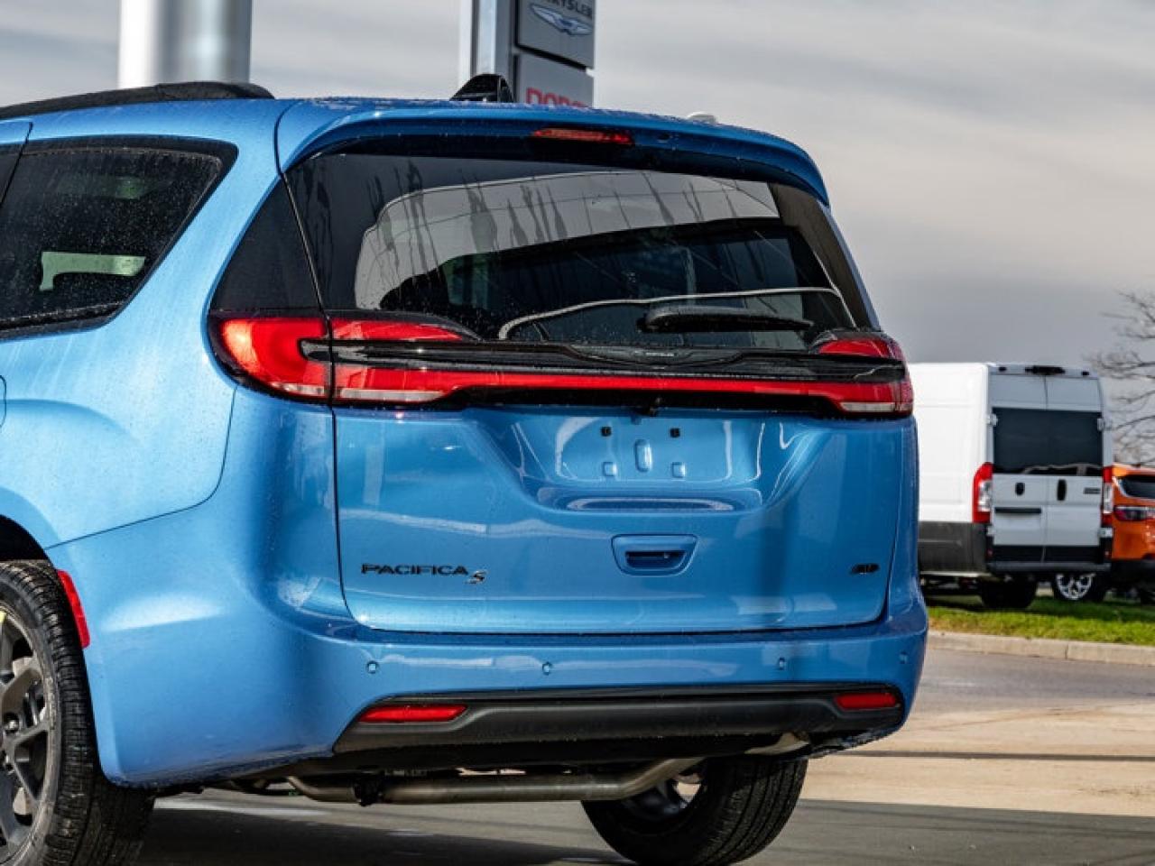 2026 Chrysler Pacifica Select Photo