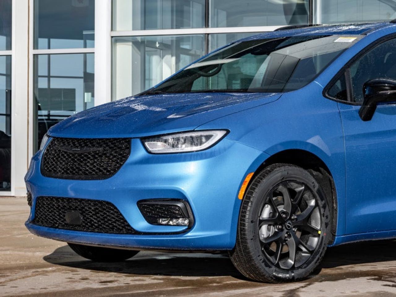 2026 Chrysler Pacifica Select Photo