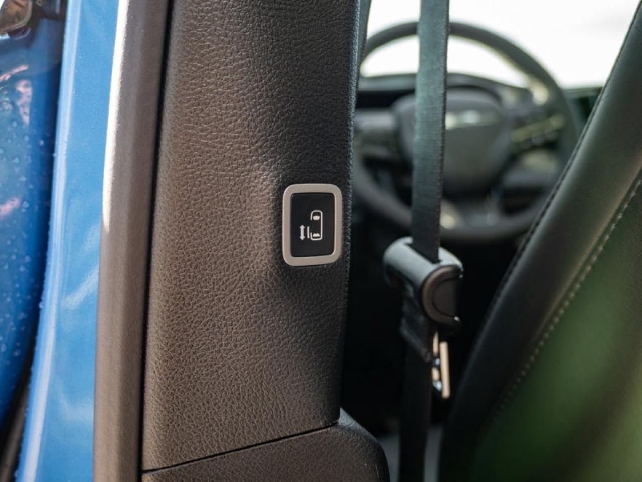 2026 Chrysler Pacifica Select Photo