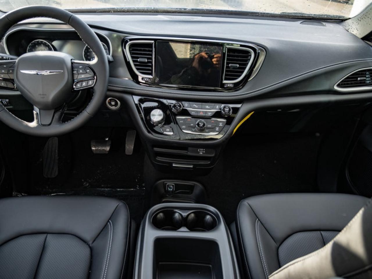 2026 Chrysler Pacifica Select Photo