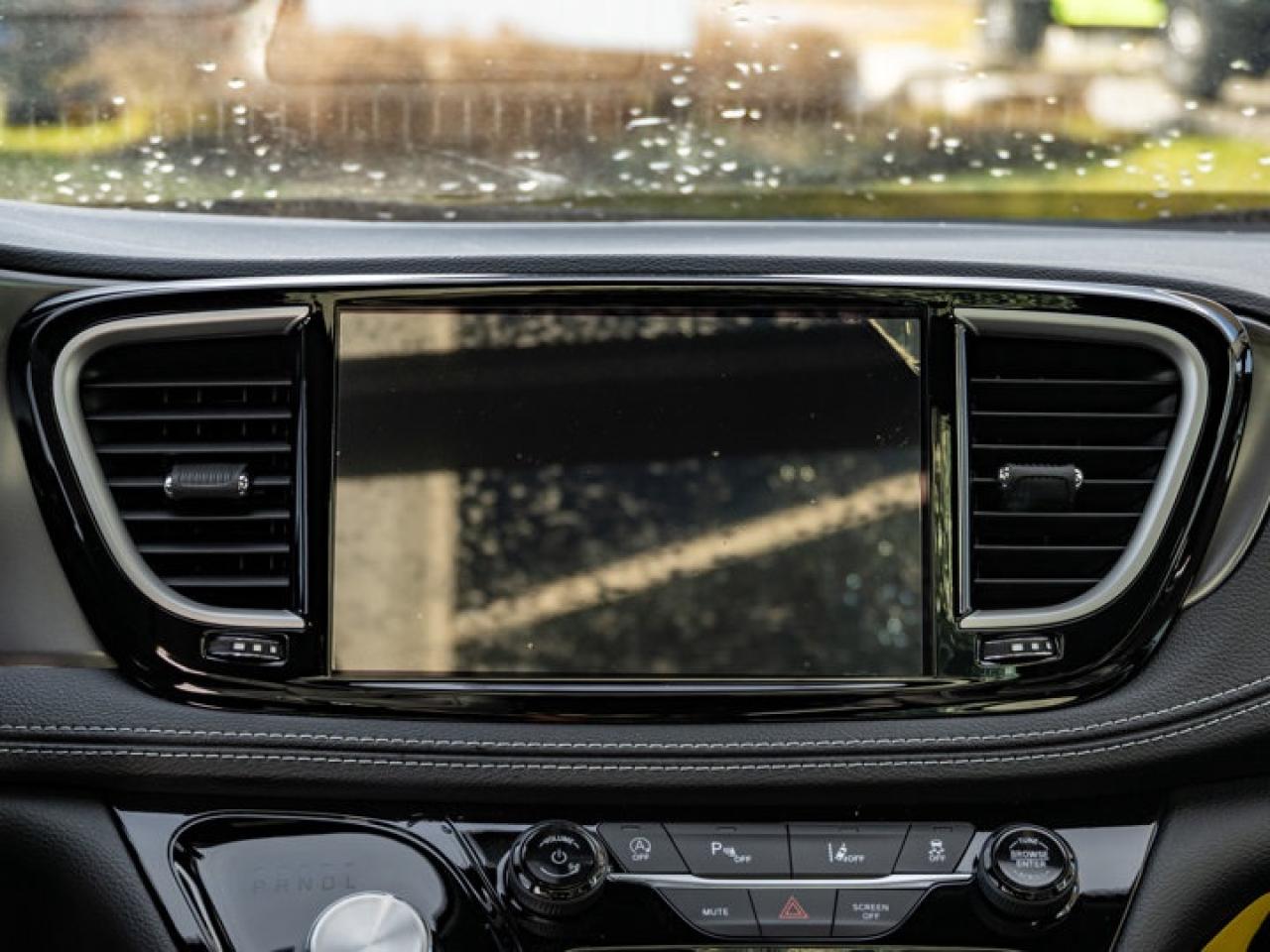 2026 Chrysler Pacifica Select Photo