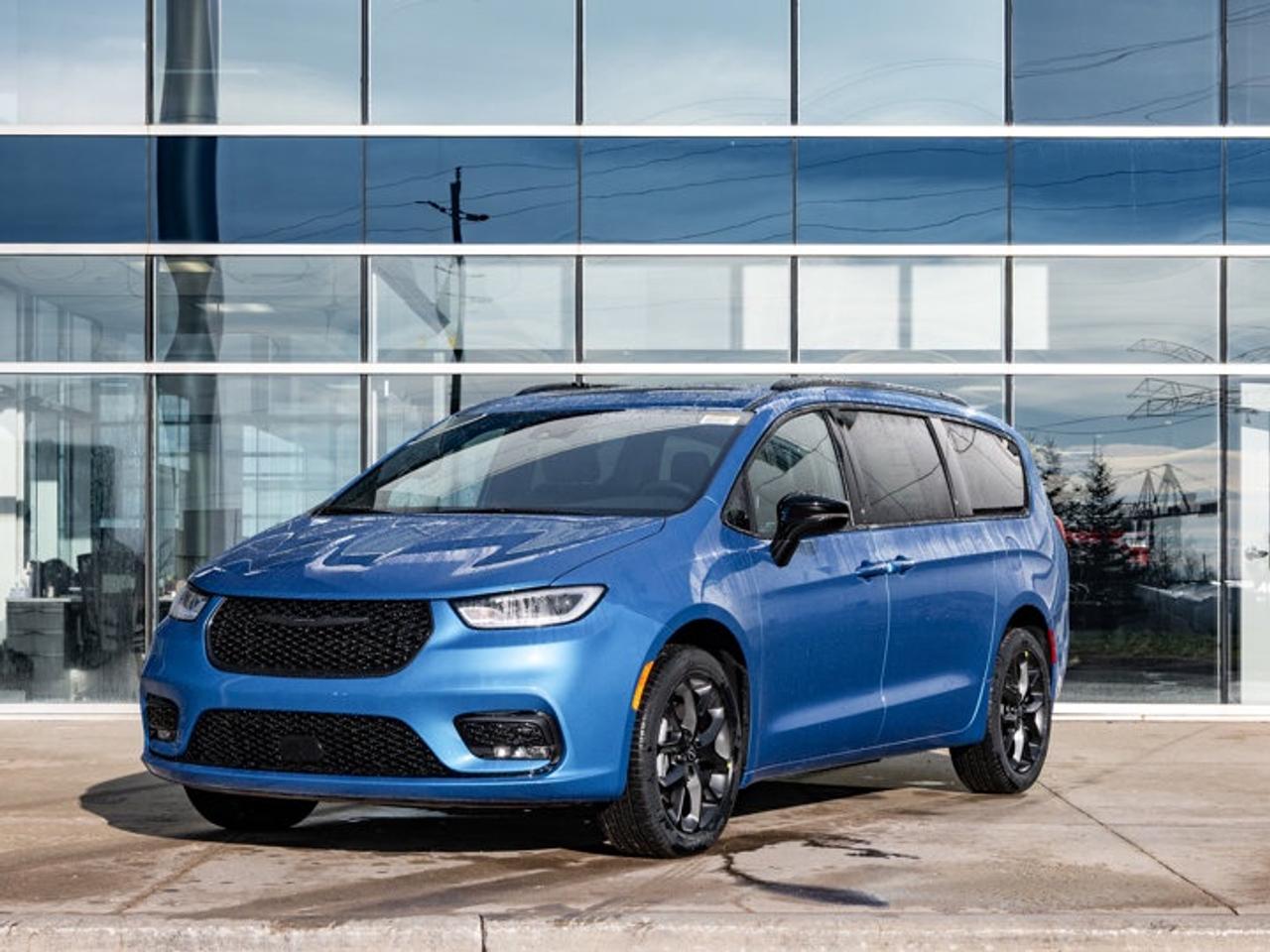 2026 Chrysler Pacifica Select Photo1