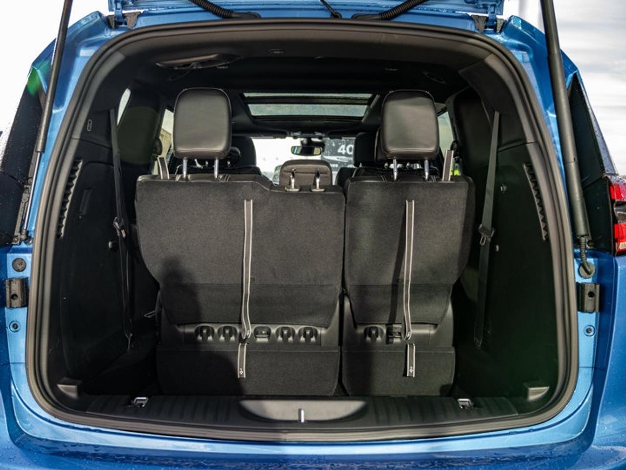 2026 Chrysler Pacifica Select Photo