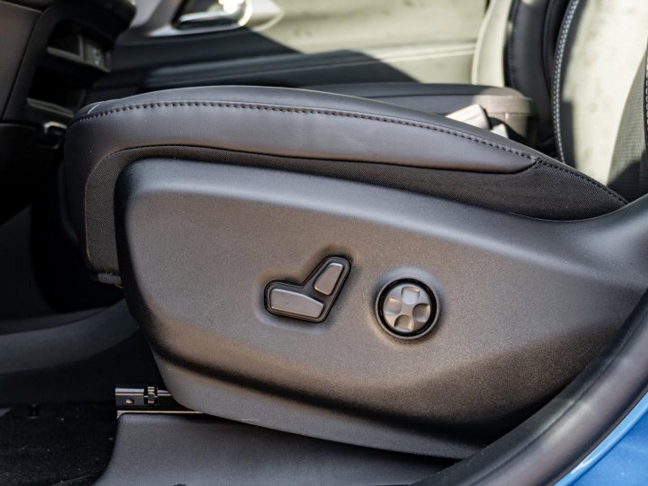 2026 Chrysler Pacifica Select Photo