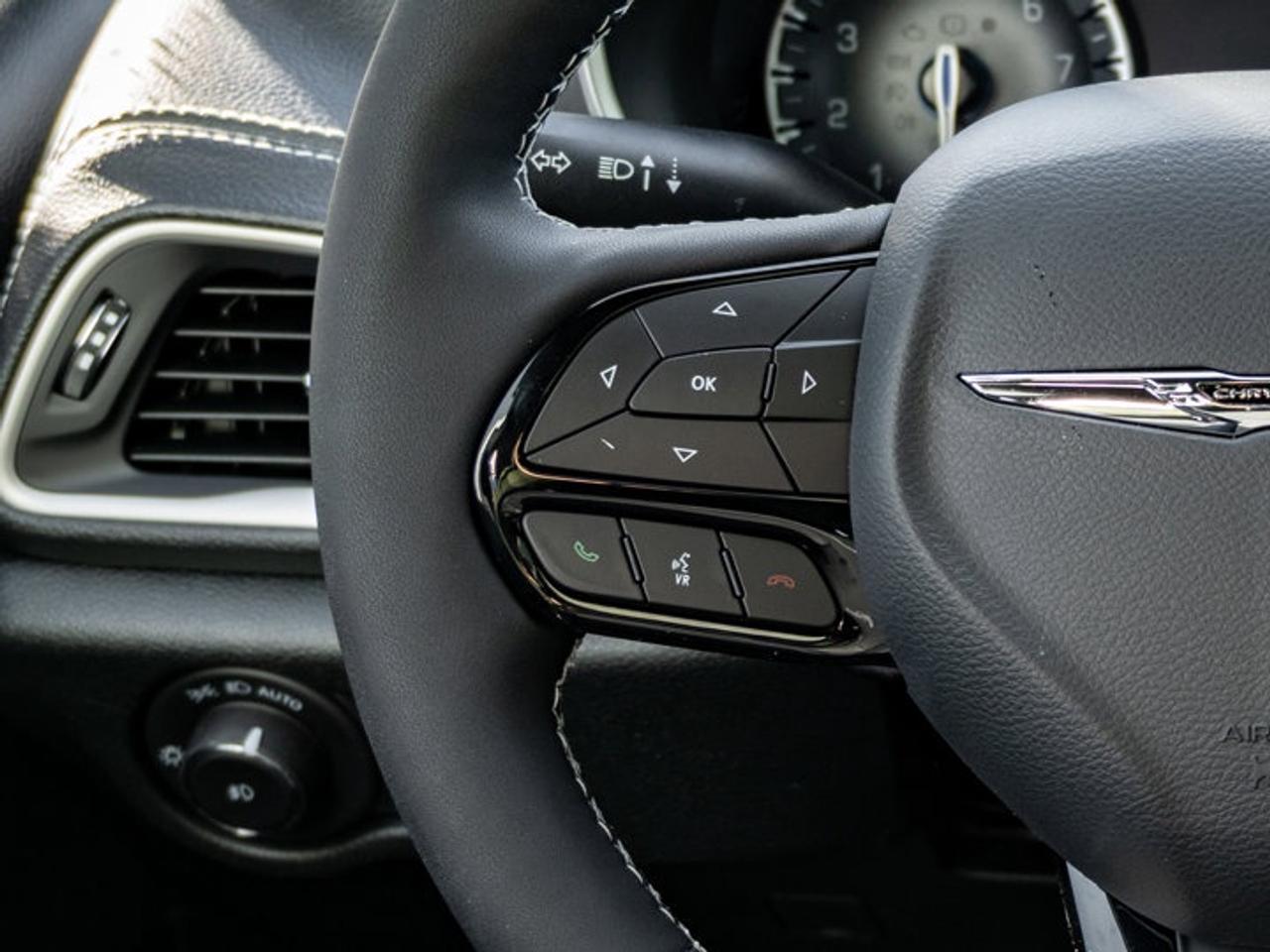 2026 Chrysler Pacifica Select Photo