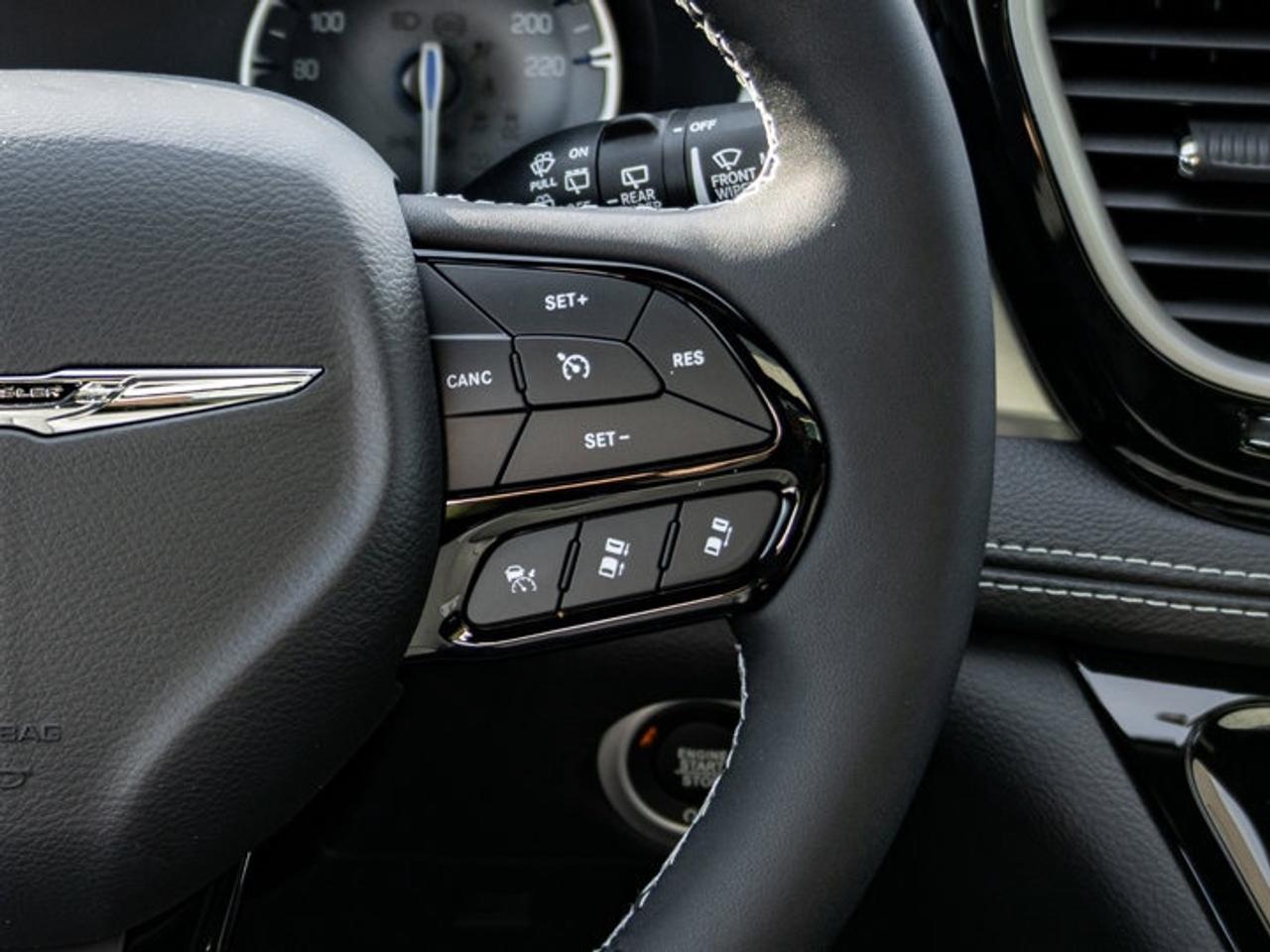 2026 Chrysler Pacifica Select Photo