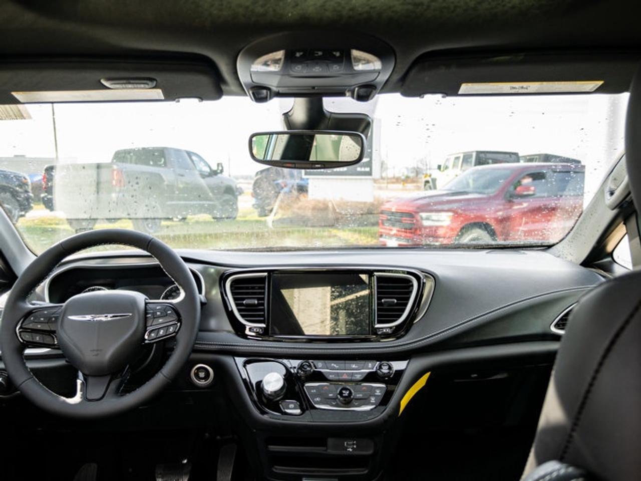 2026 Chrysler Pacifica Select Photo