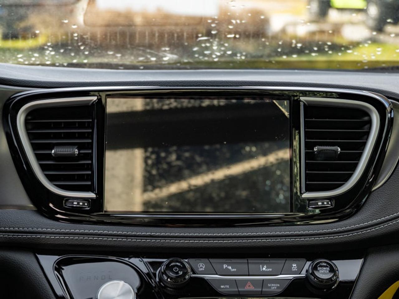 2026 Chrysler Pacifica Select Photo