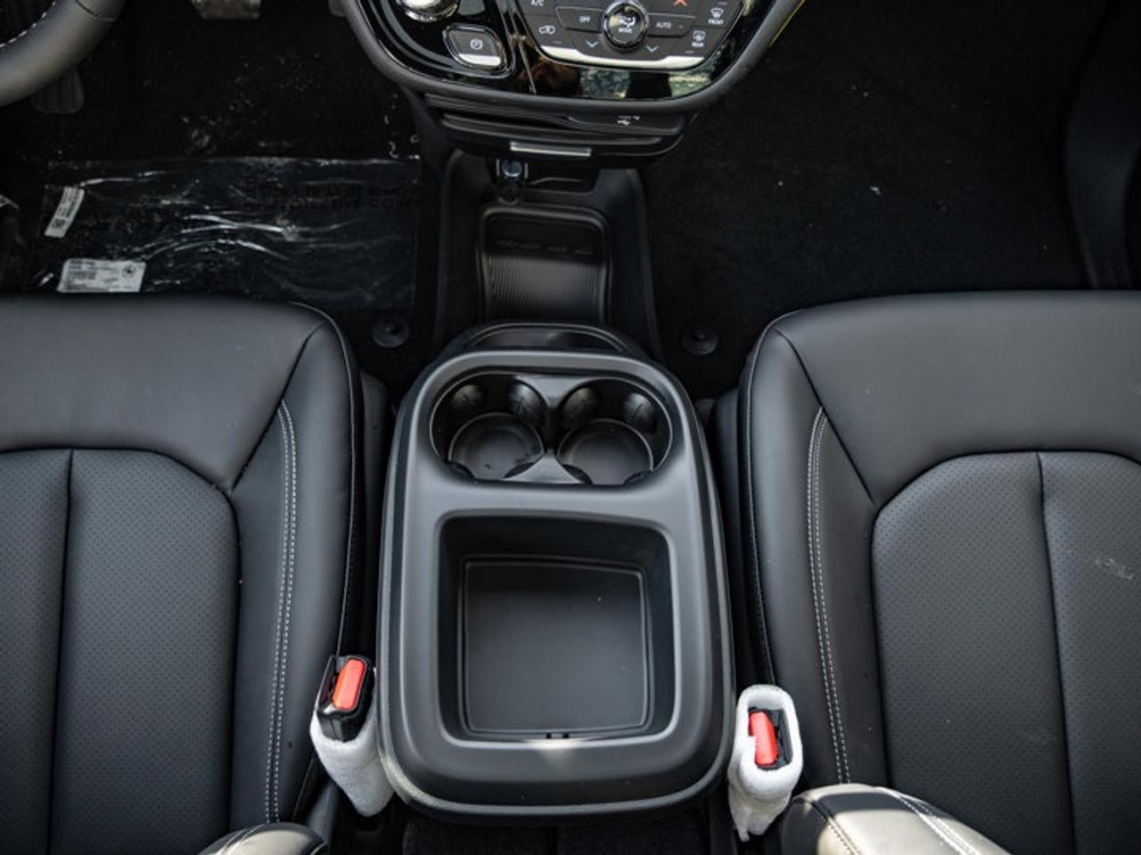 2026 Chrysler Pacifica Select Photo