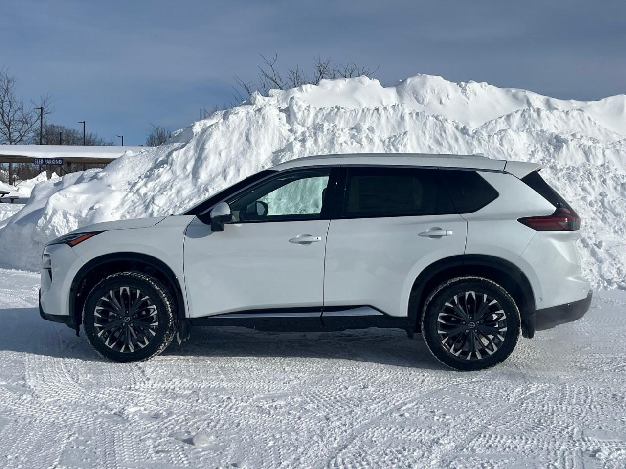 2026 Nissan Rogue AWD Platinum Photo