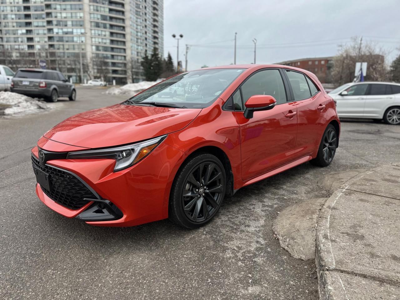 2025 Toyota Corolla Hatchback SE Photo