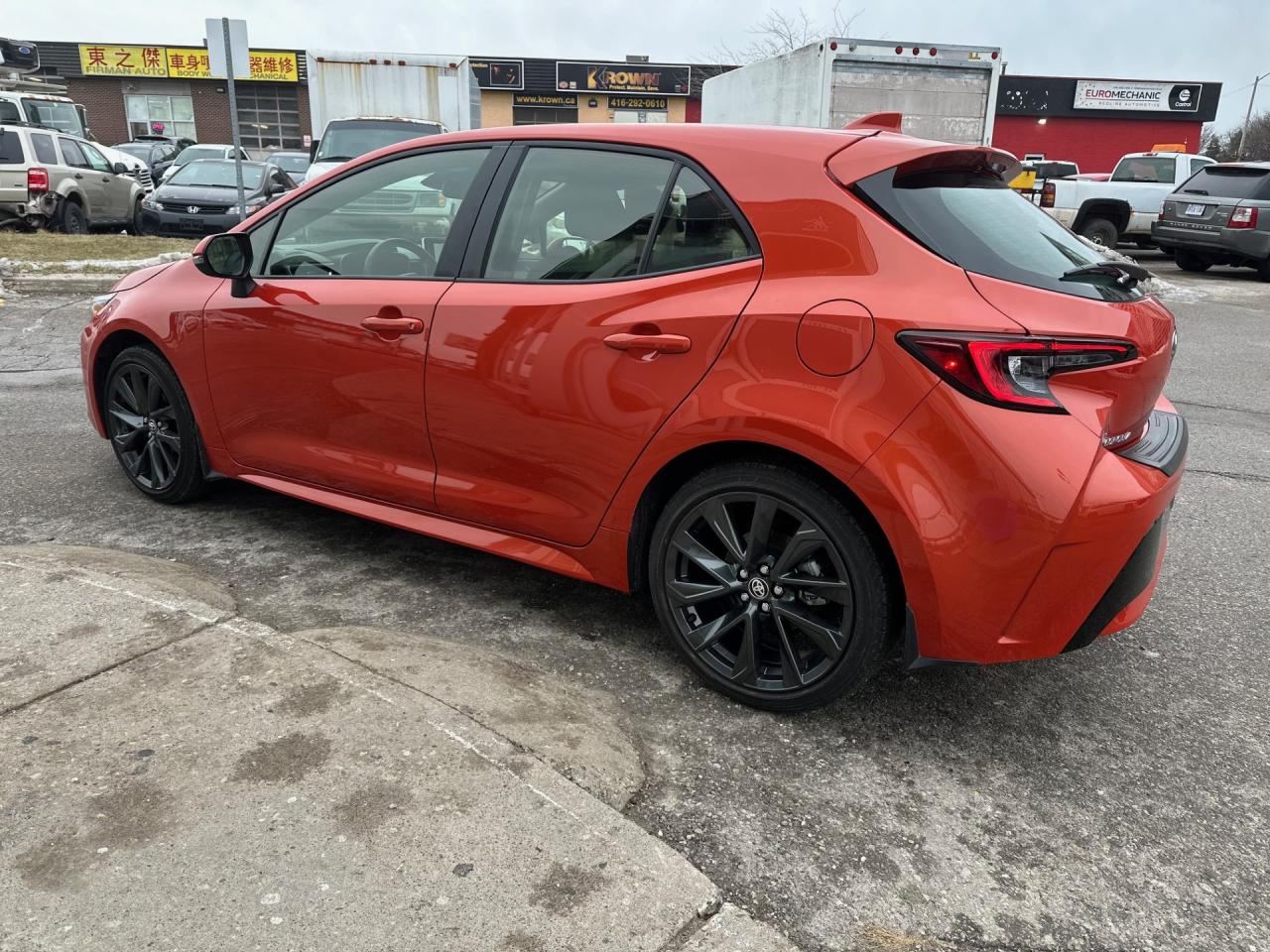 2025 Toyota Corolla Hatchback SE Photo