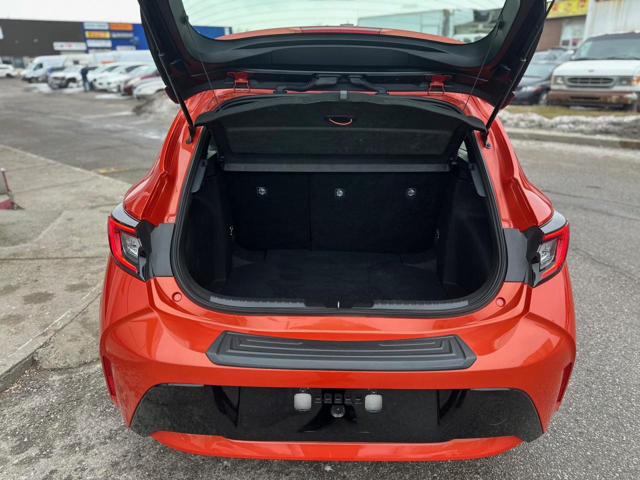 2025 Toyota Corolla Hatchback SE Photo