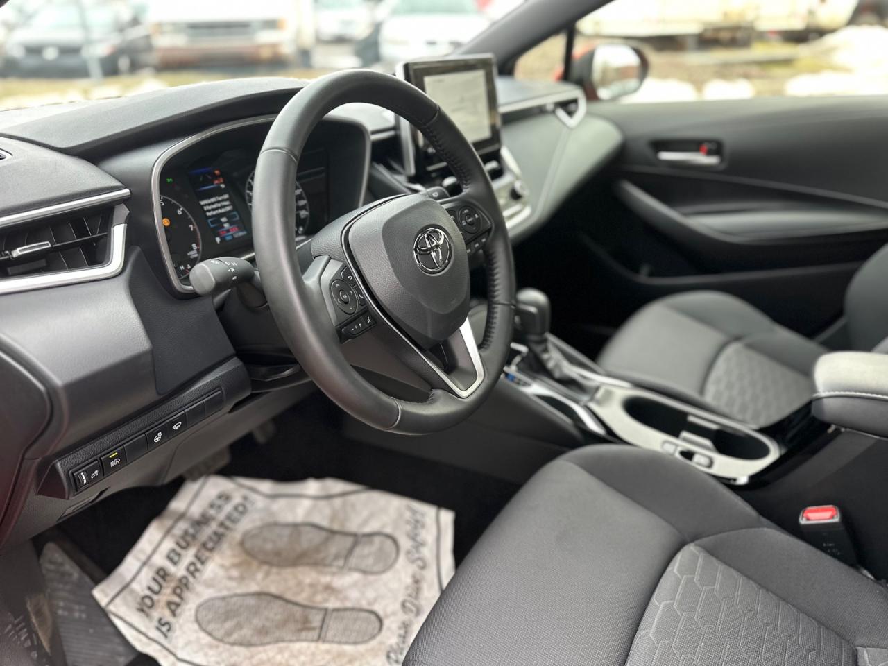 2025 Toyota Corolla Hatchback SE Photo