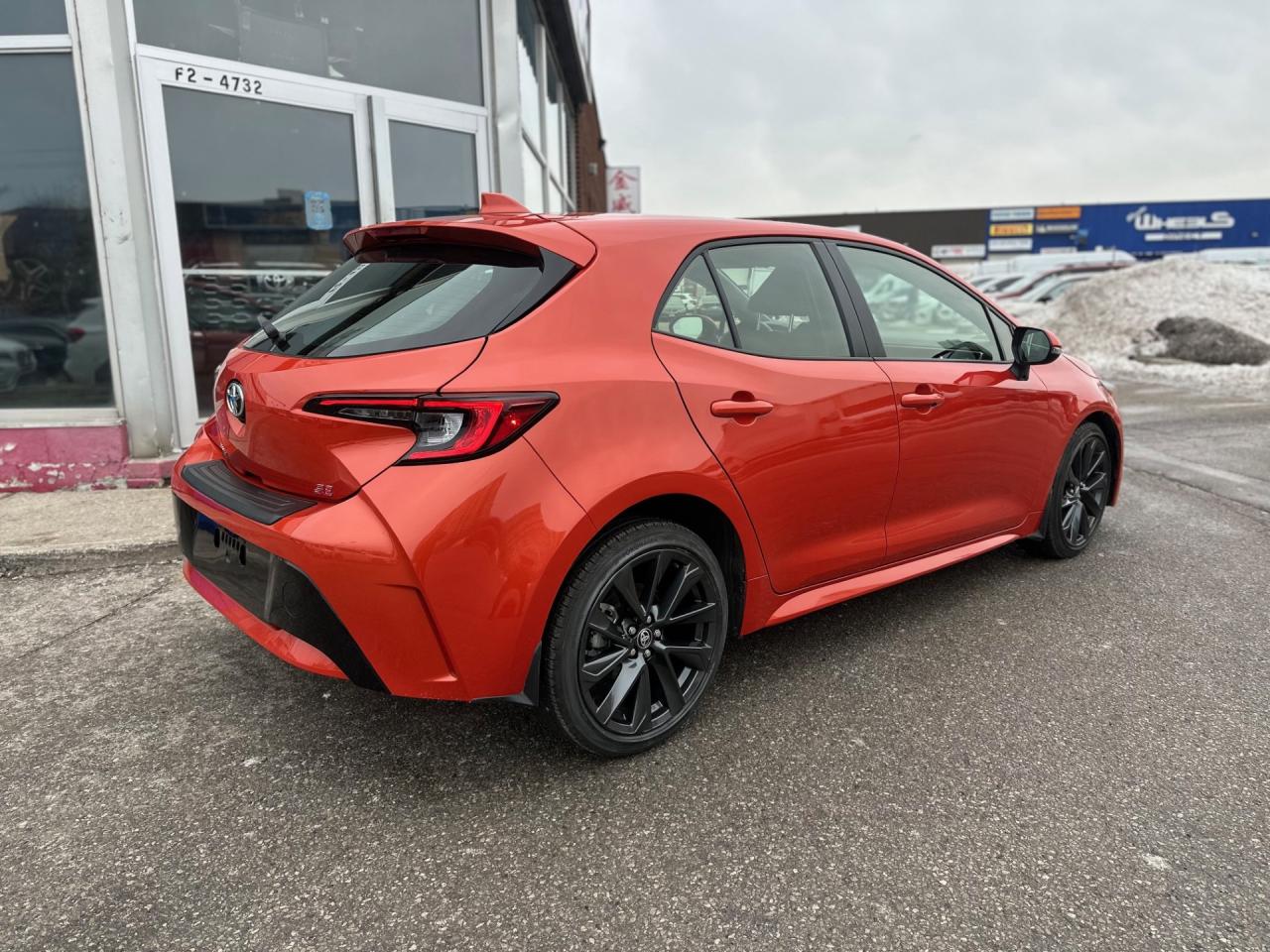 2025 Toyota Corolla Hatchback SE Photo