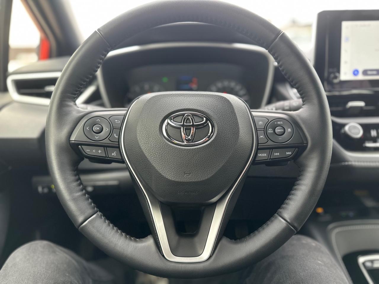 2025 Toyota Corolla Hatchback SE Photo