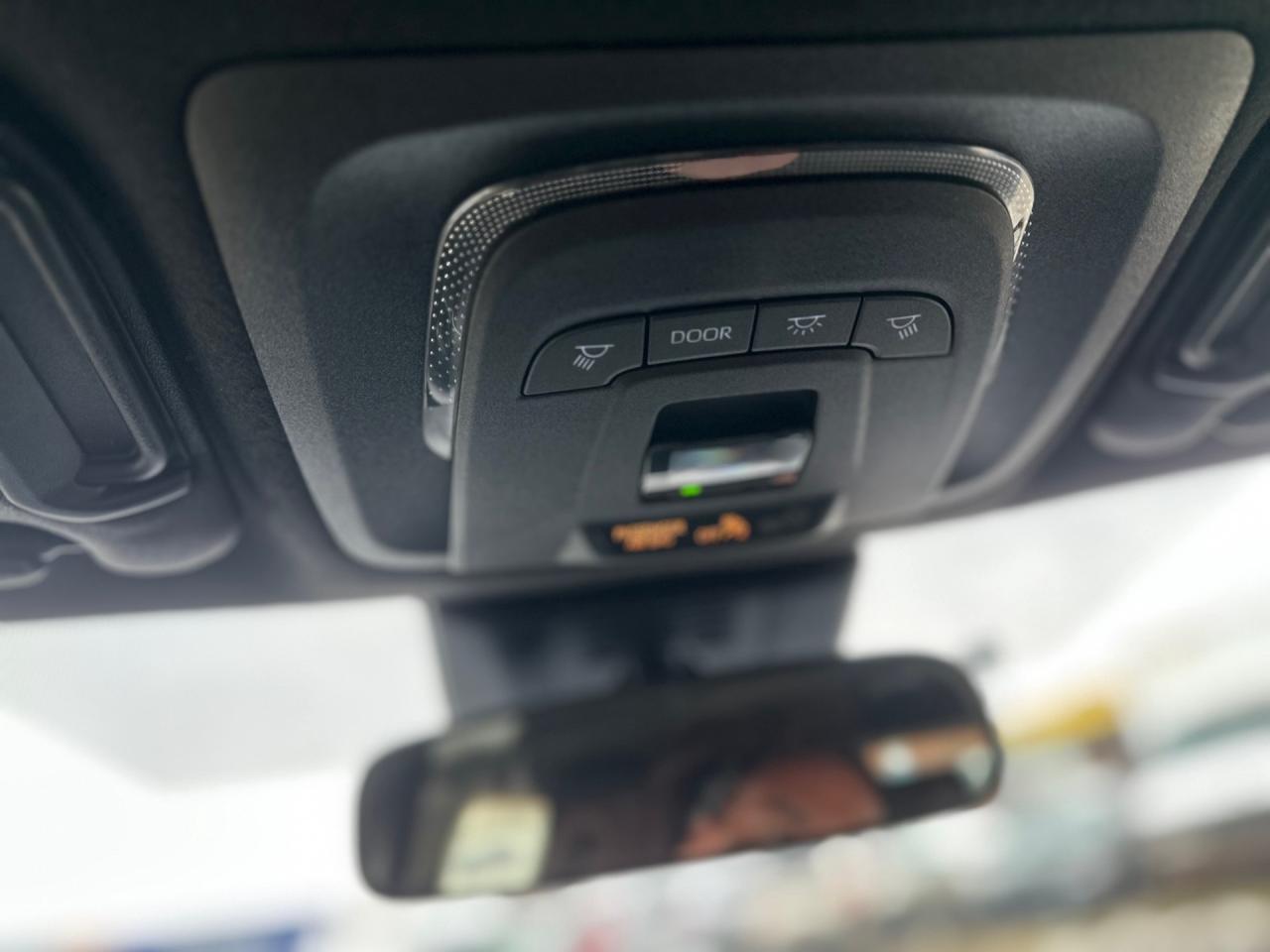 2025 Toyota Corolla Hatchback SE Photo