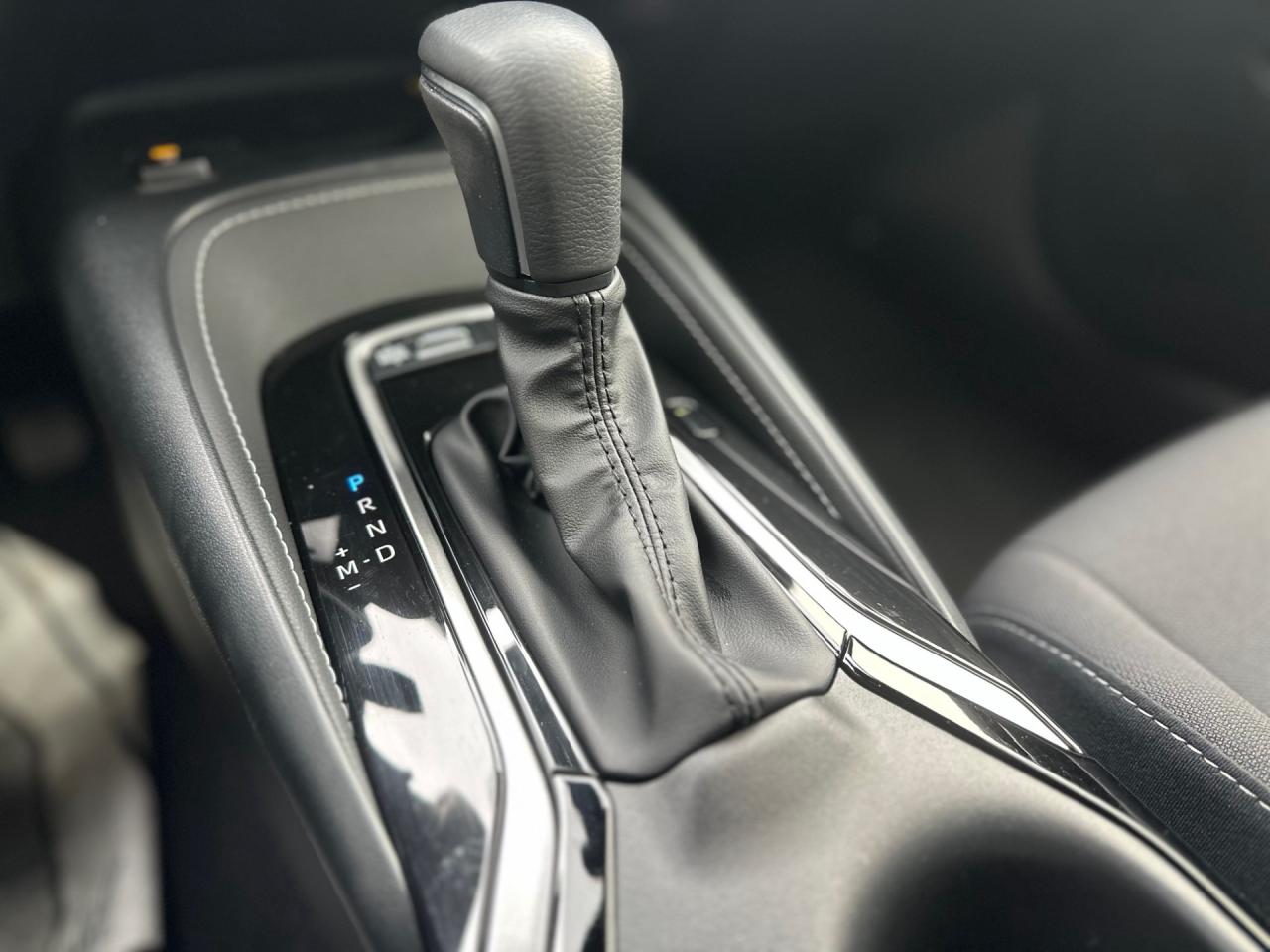 2025 Toyota Corolla Hatchback SE Photo