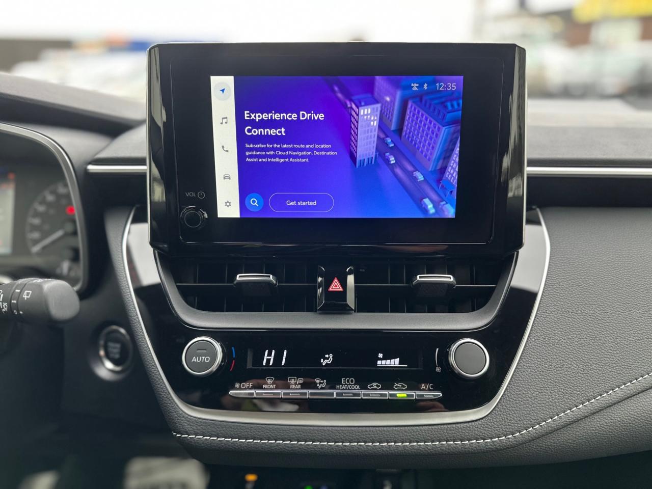 2025 Toyota Corolla Hatchback SE Photo