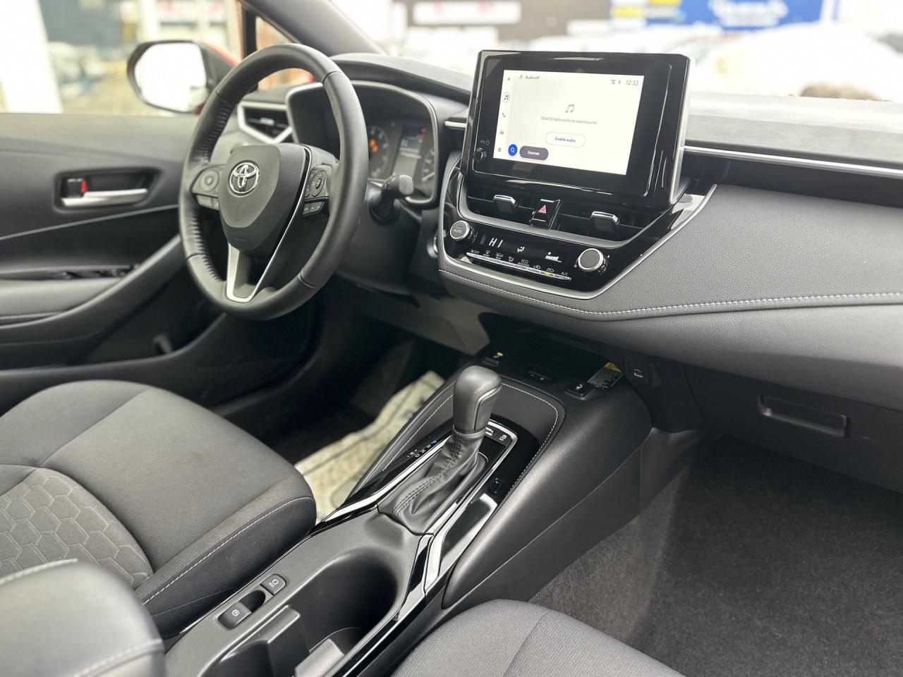 2025 Toyota Corolla Hatchback SE Photo