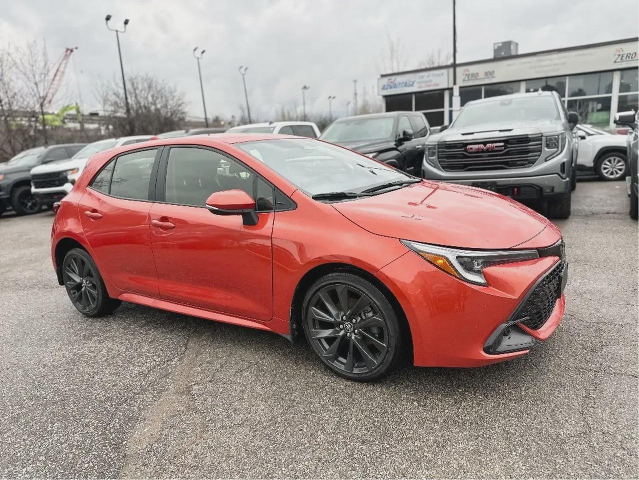 2025 Toyota Corolla Hatchback SE Photo