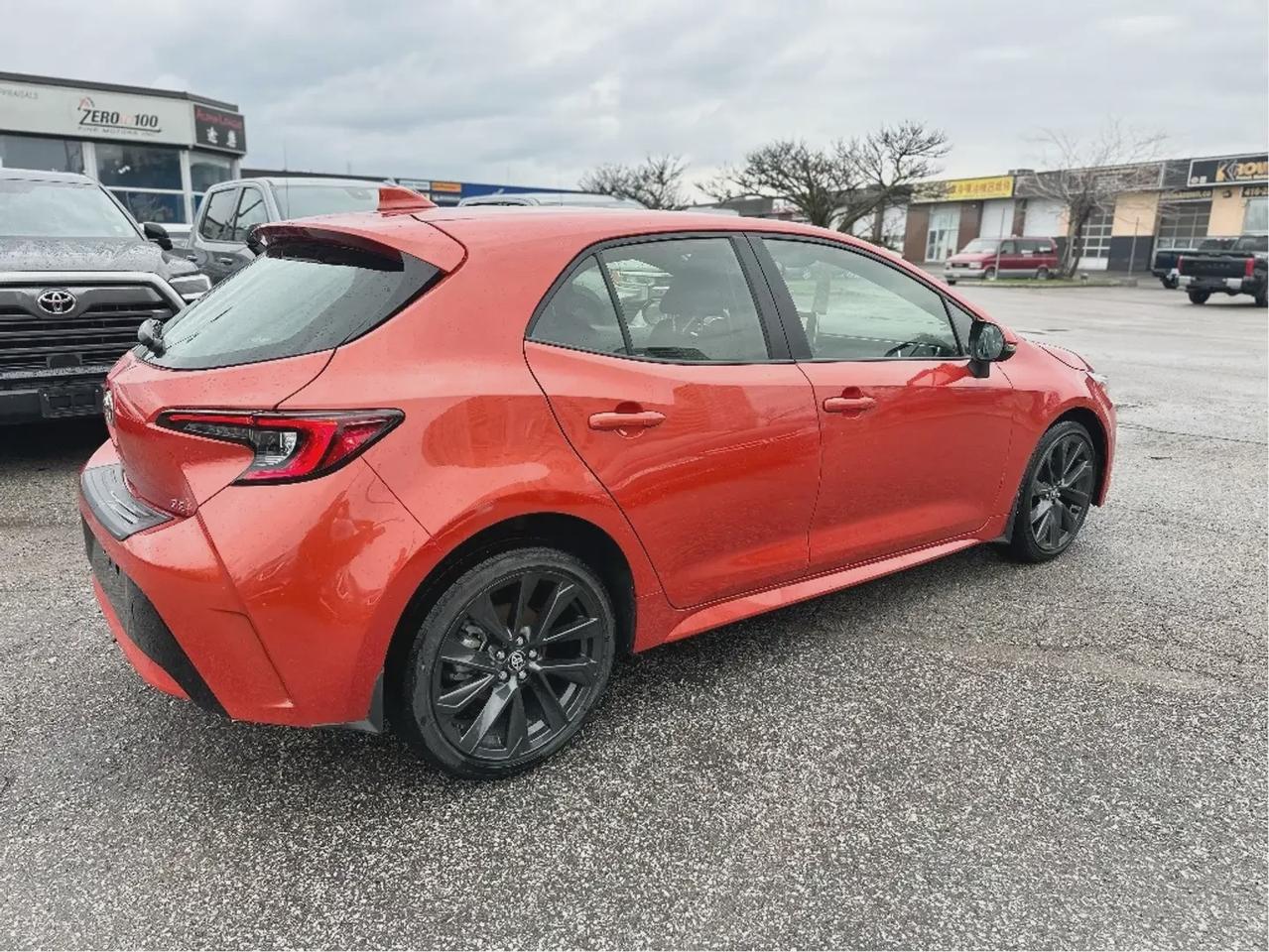 2025 Toyota Corolla Hatchback SE Photo