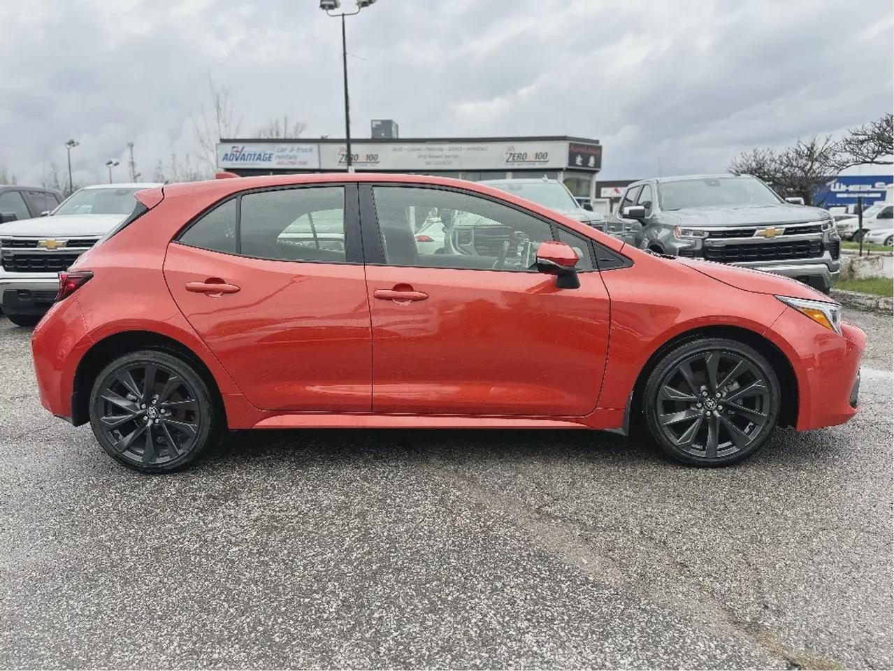 2025 Toyota Corolla Hatchback SE Photo