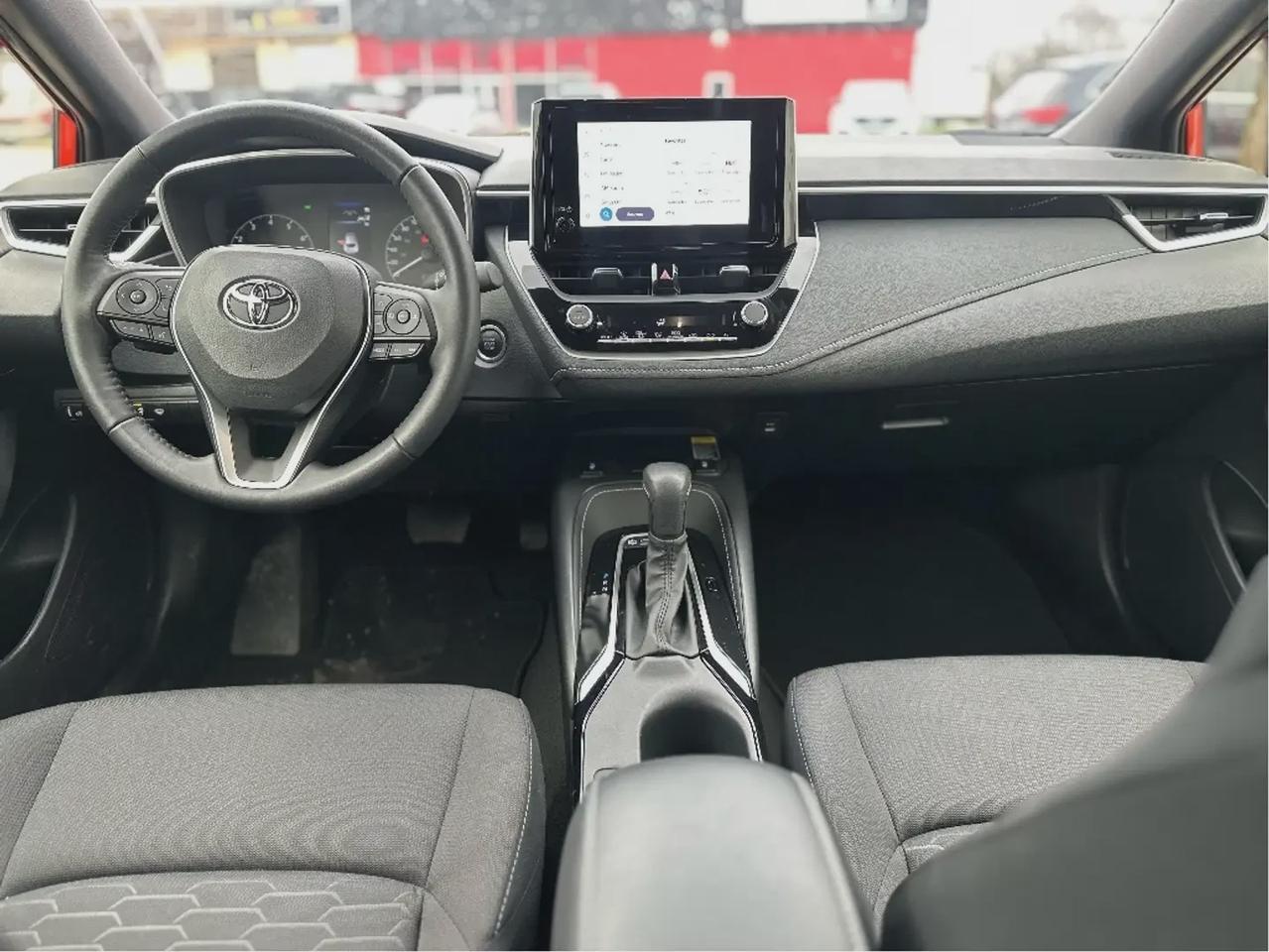 2025 Toyota Corolla Hatchback SE Photo