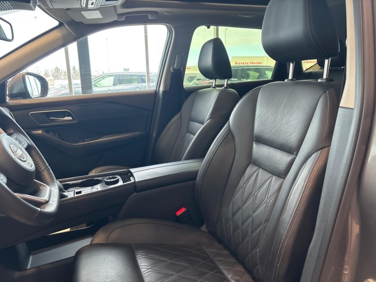 2023 Nissan Rogue Platinum  - HUD -  Moonroof - $230 B/W Photo