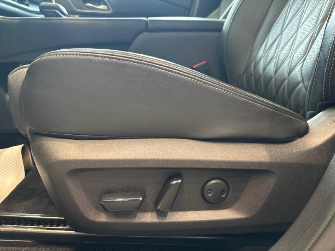 2023 Nissan Rogue Platinum  - HUD -  Moonroof - $230 B/W Photo