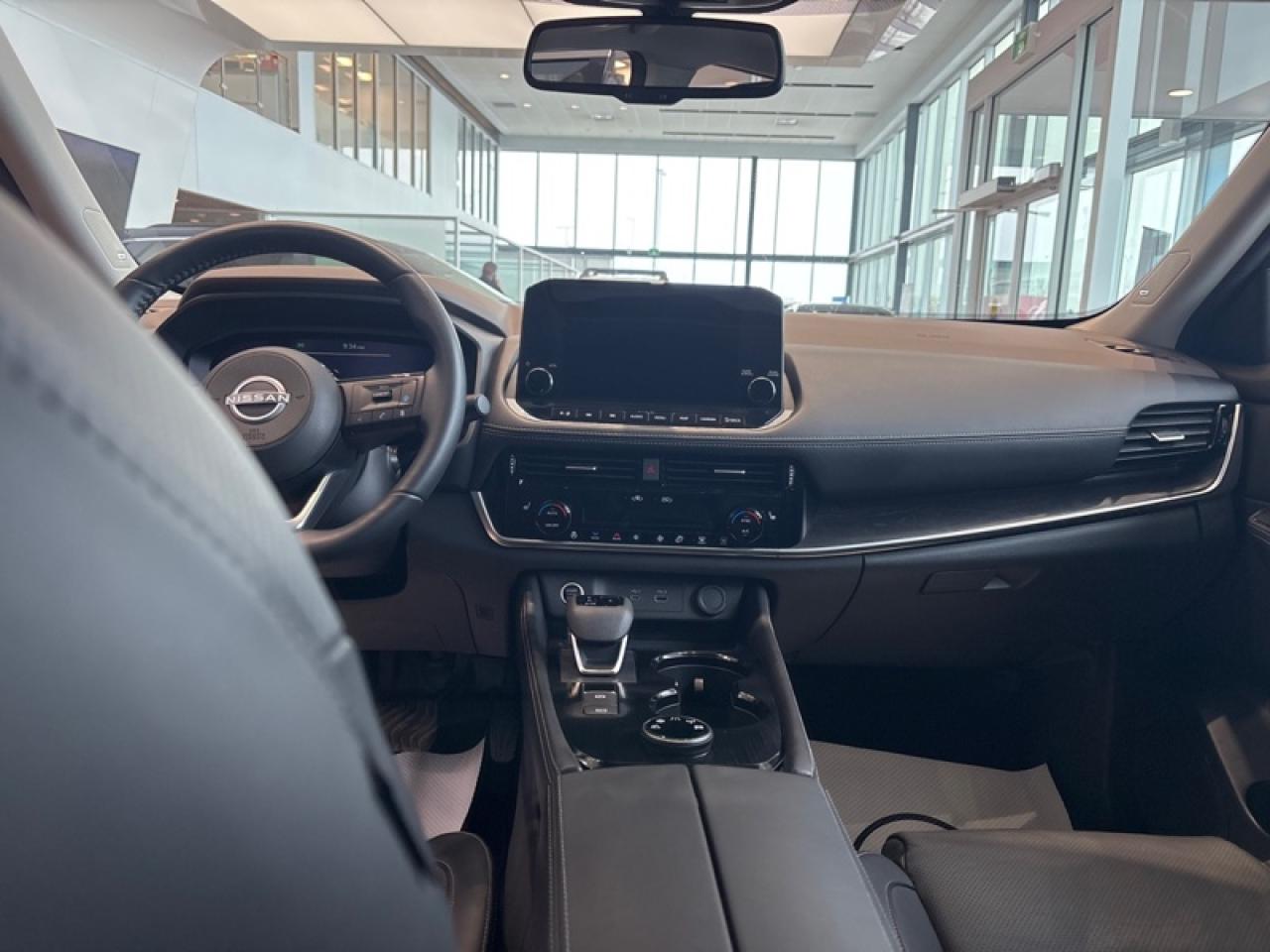 2023 Nissan Rogue Platinum  - HUD -  Moonroof - $230 B/W Photo