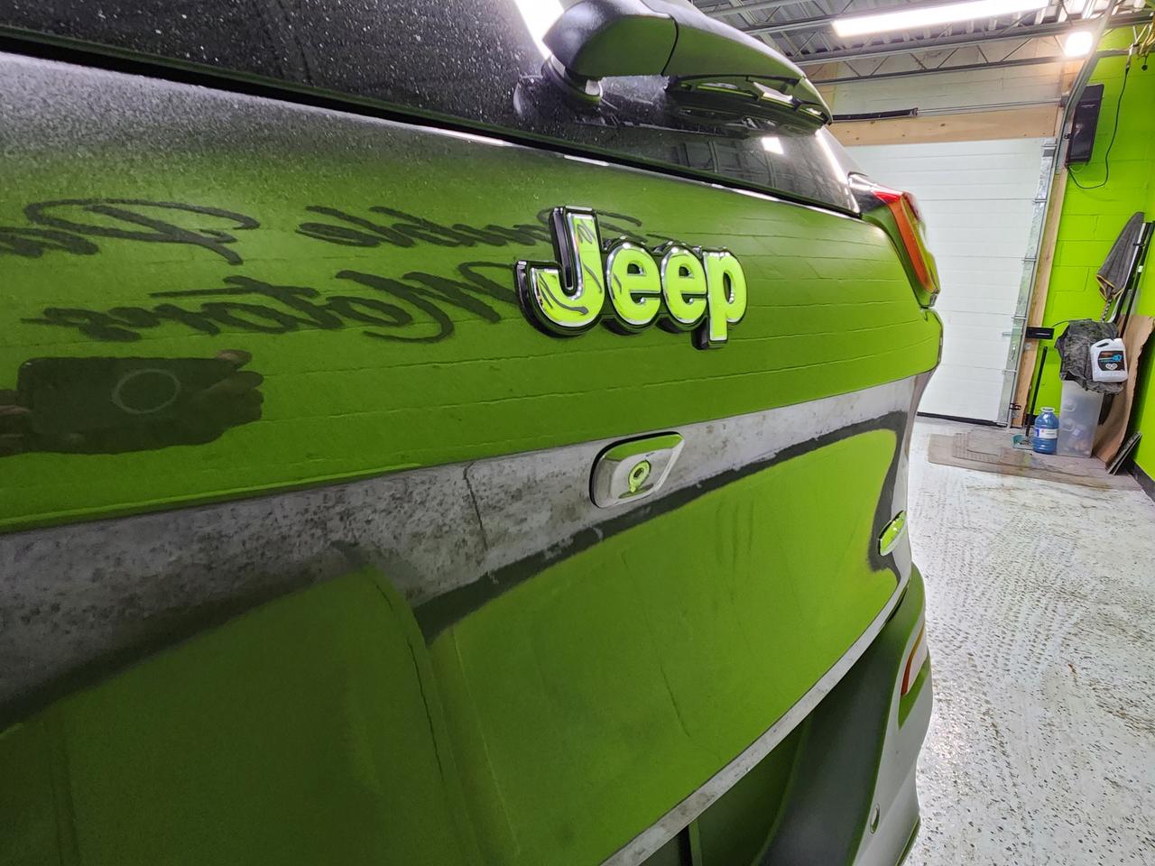 2015 Jeep Cherokee North 4X4 8.4 SCREEN POWER HATCH AUTO START Photo