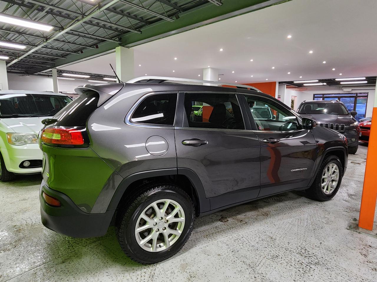 2015 Jeep Cherokee North 4X4 8.4 SCREEN POWER HATCH AUTO START Photo