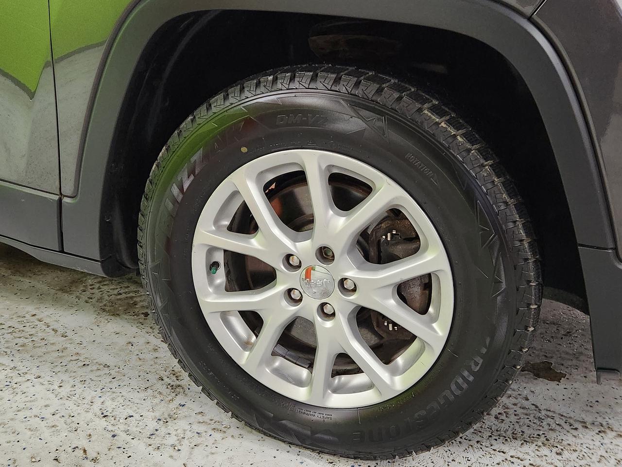 2015 Jeep Cherokee North 4X4 8.4 SCREEN POWER HATCH AUTO START Photo