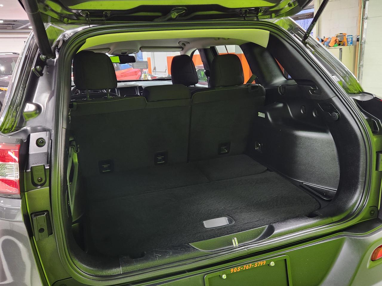 2015 Jeep Cherokee North 4X4 8.4 SCREEN POWER HATCH AUTO START Photo