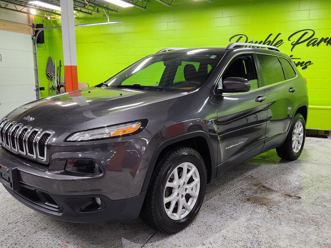 2015 Jeep Cherokee North 4X4 8.4 SCREEN POWER HATCH AUTO START Photo