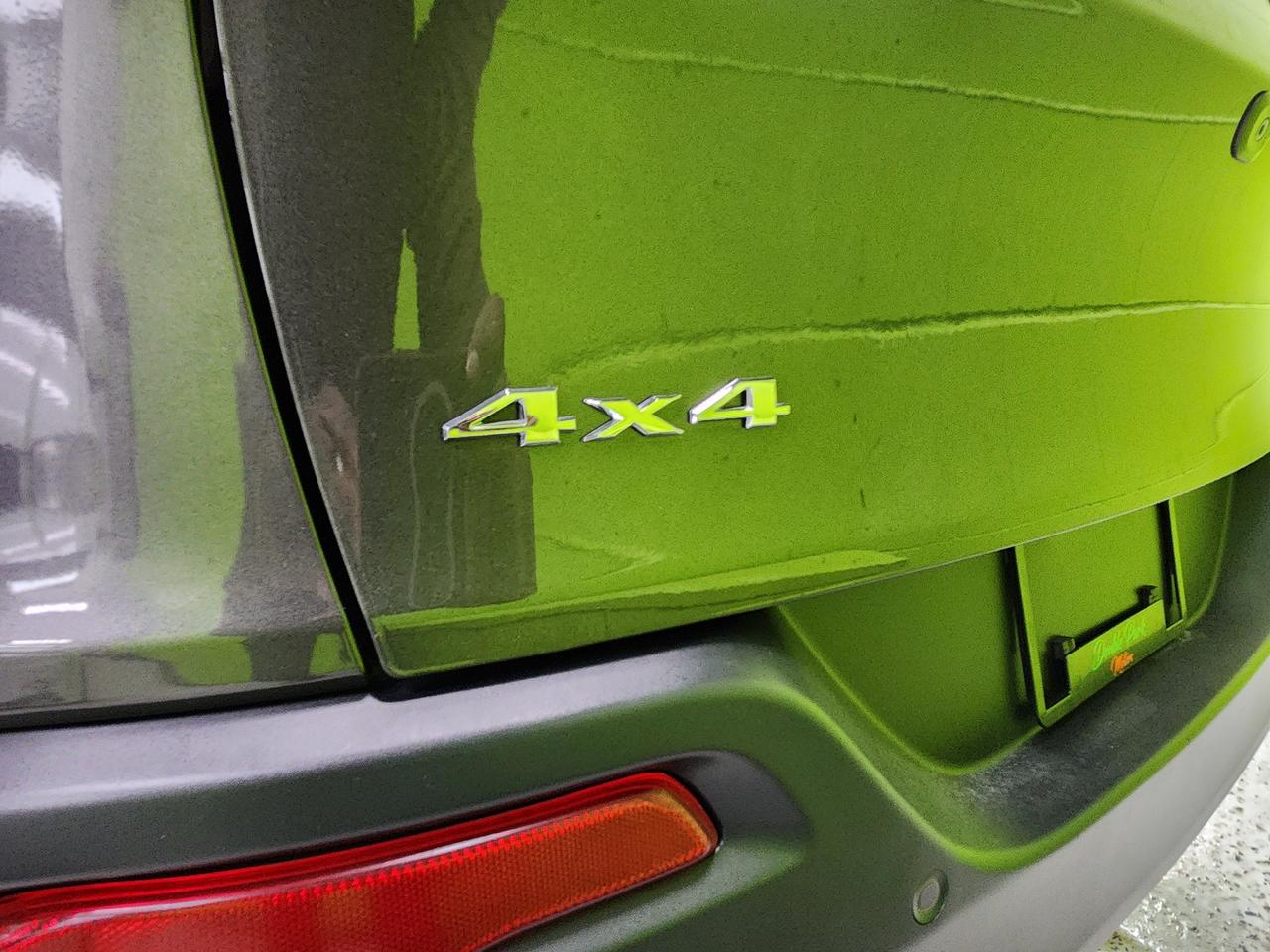 2015 Jeep Cherokee North 4X4 8.4 SCREEN POWER HATCH AUTO START Photo