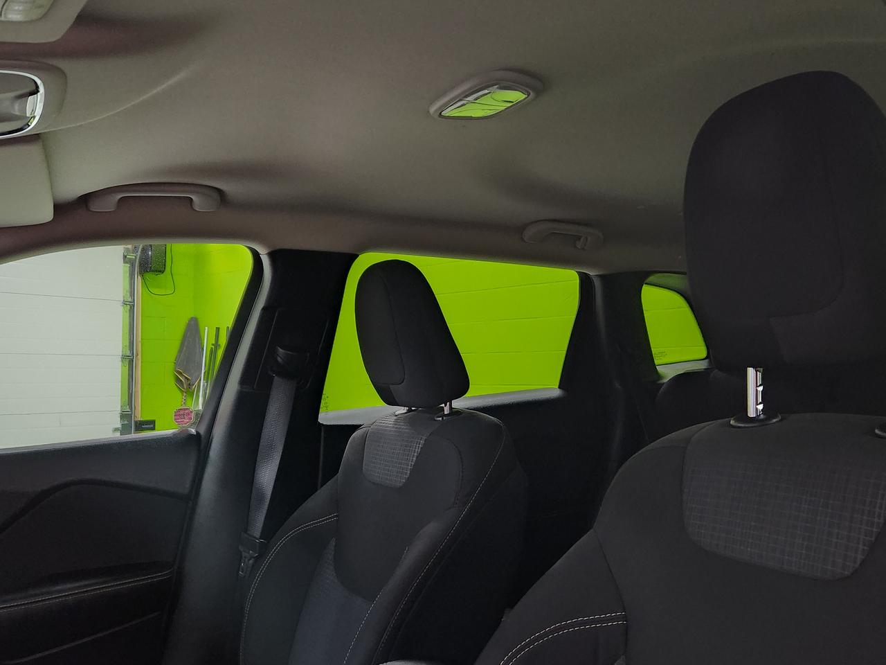 2015 Jeep Cherokee North 4X4 8.4 SCREEN POWER HATCH AUTO START Photo