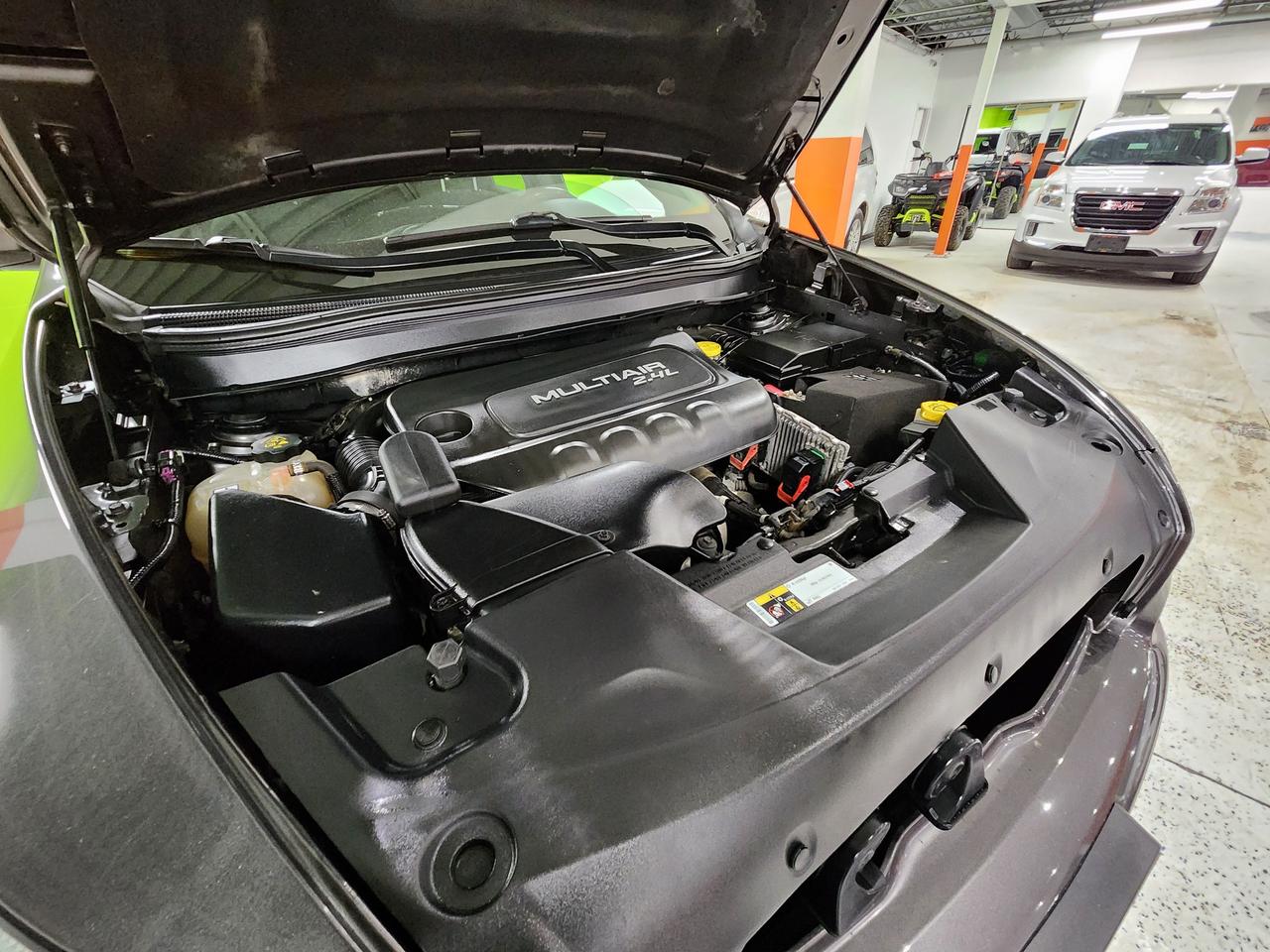 2015 Jeep Cherokee North 4X4 8.4 SCREEN POWER HATCH AUTO START Photo