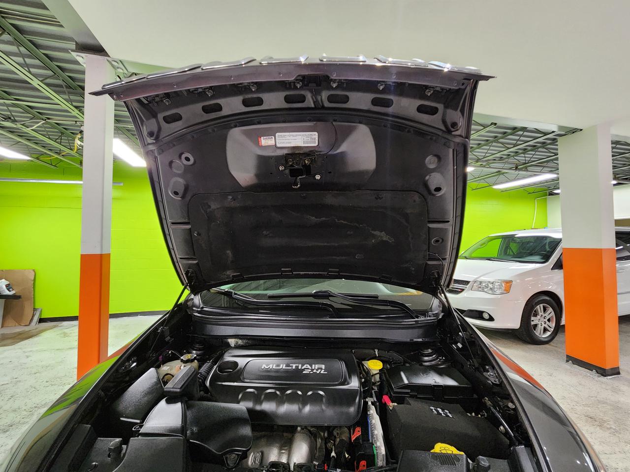 2015 Jeep Cherokee North 4X4 8.4 SCREEN POWER HATCH AUTO START Photo