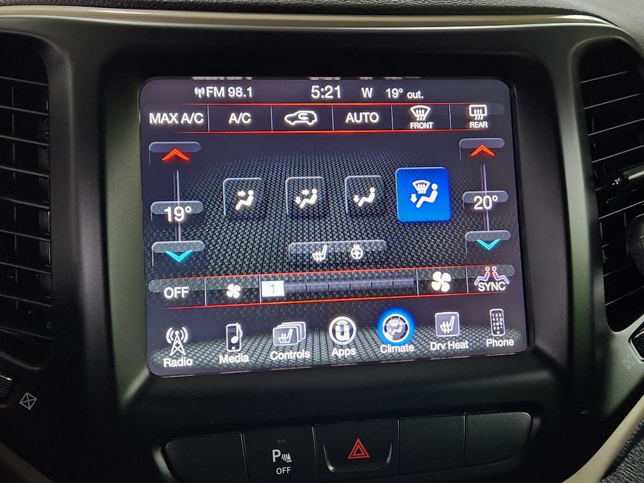 2015 Jeep Cherokee North 4X4 8.4 SCREEN POWER HATCH AUTO START Photo